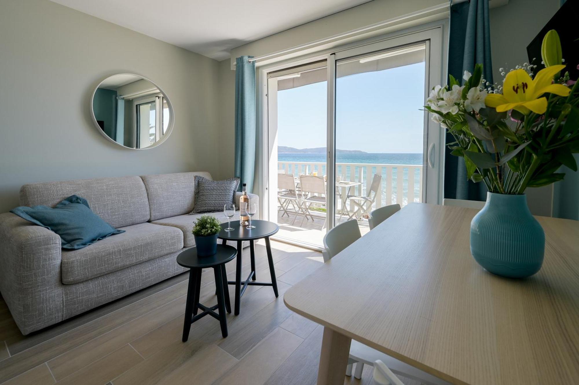 Residence La Menado กาวาแลร์-ซูร์-แมร์ ภายนอก รูปภาพ