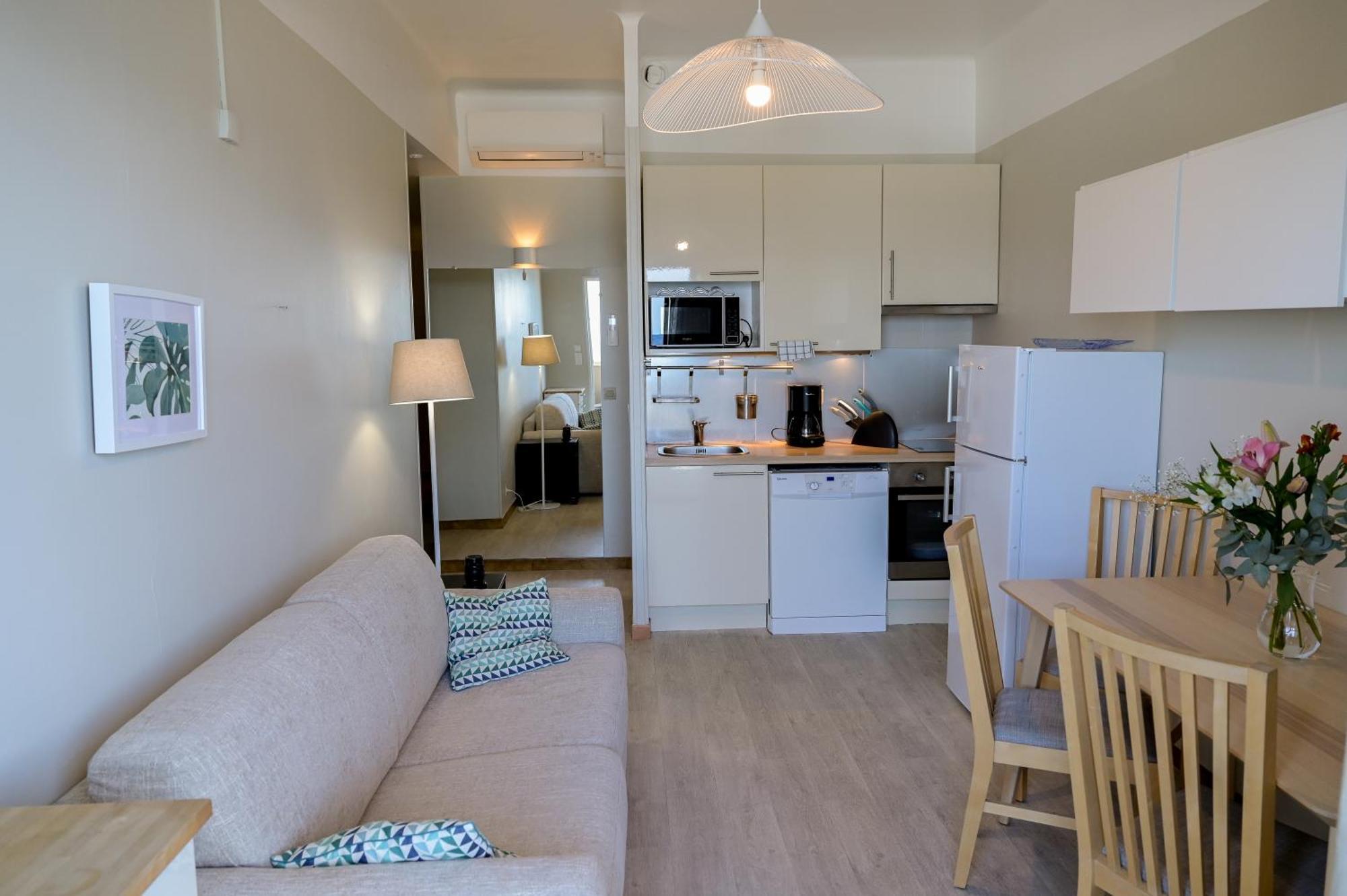 Residence La Menado กาวาแลร์-ซูร์-แมร์ ภายนอก รูปภาพ
