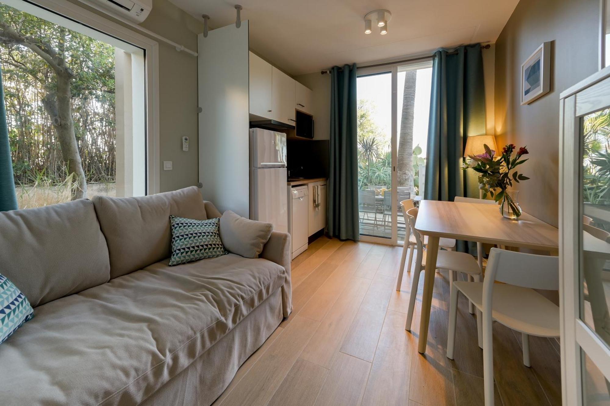 Residence La Menado กาวาแลร์-ซูร์-แมร์ ภายนอก รูปภาพ