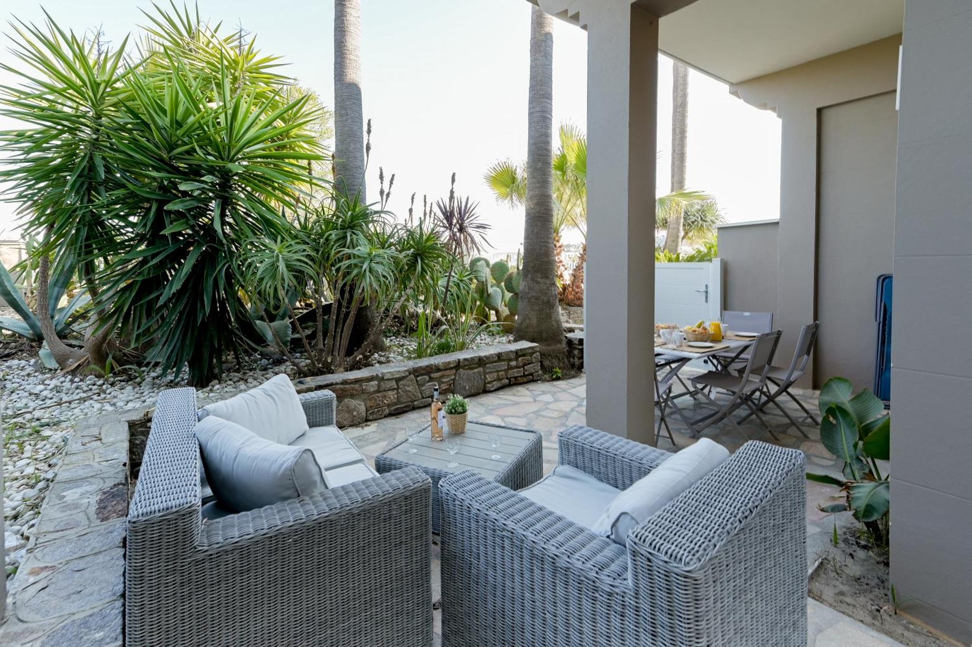 Residence La Menado กาวาแลร์-ซูร์-แมร์ ภายนอก รูปภาพ